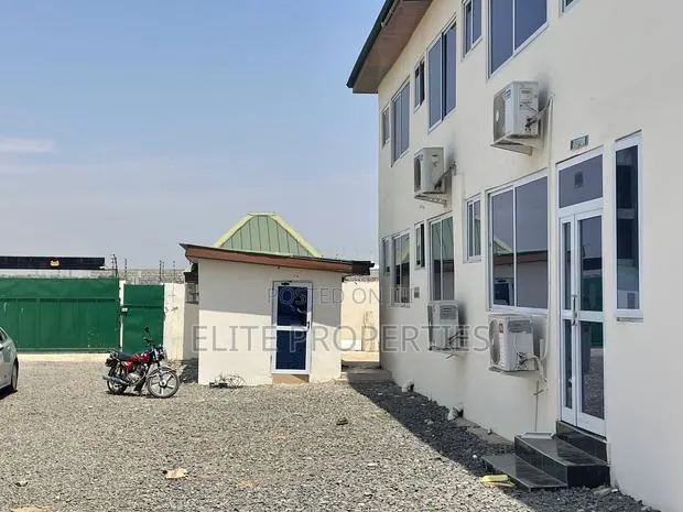 Furnished 20bdrm House in Adjacent Centra, Prampram for sale · Photo 1