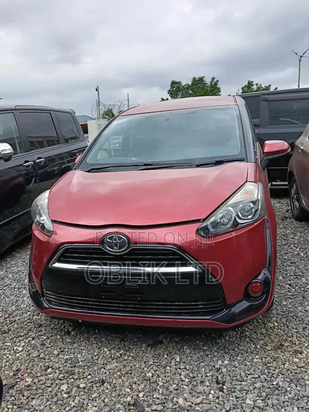 Toyota Sienta 1.5 AWD (6-seater) 2015 Red
