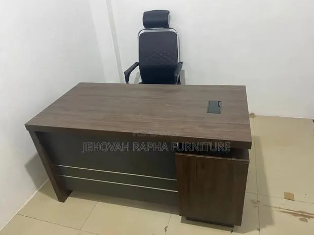 Single Used Computer Desk · Photo 1