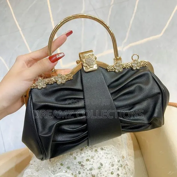 Pleated Crystal Handbag · Photo 1