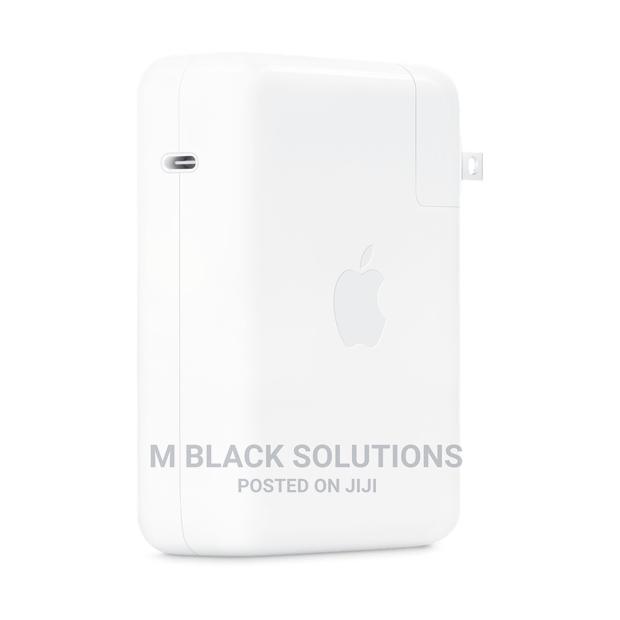140W USB-C Power Adapter · Photo 1