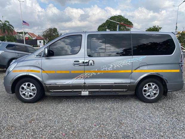 Hyundai Buses Hire Services in Ghana. Ghana Hire Van . · Photo 1