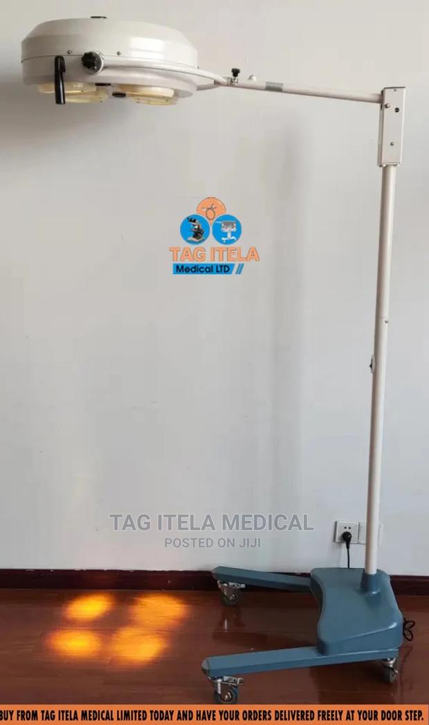 Surgical Operating Lamp (4 Bulb Normal Non-Rechargeable) · Photo 1