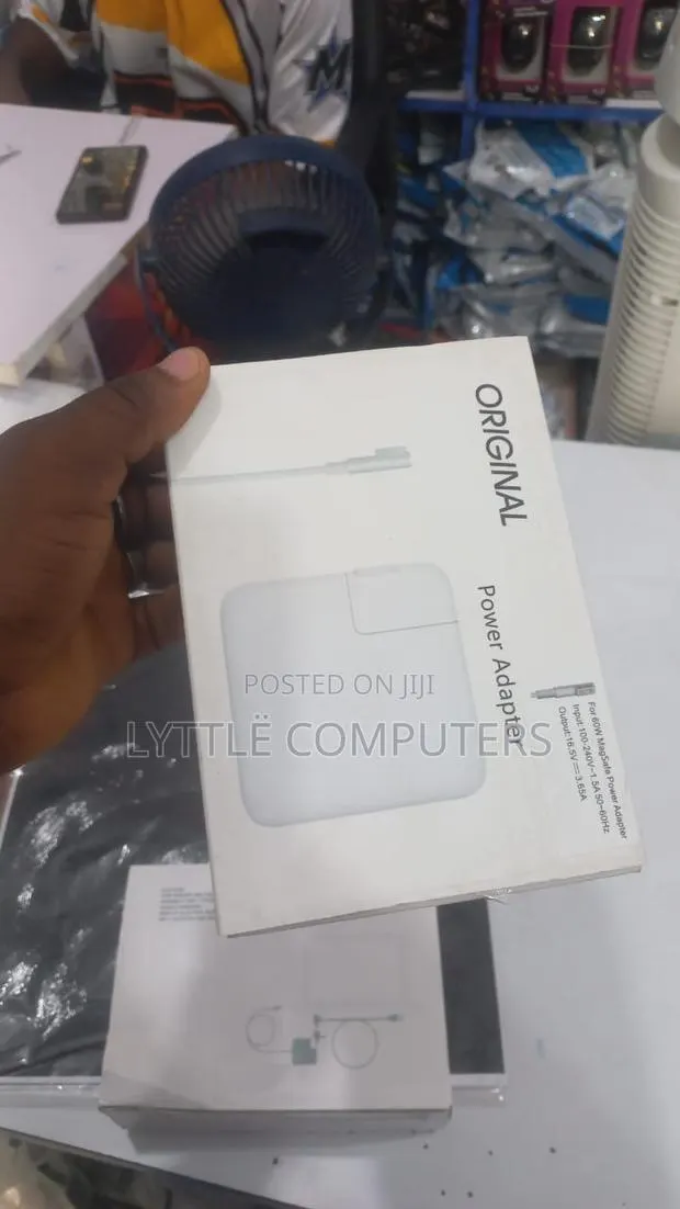 Original MacBook Pro Charger 85W · Photo 1