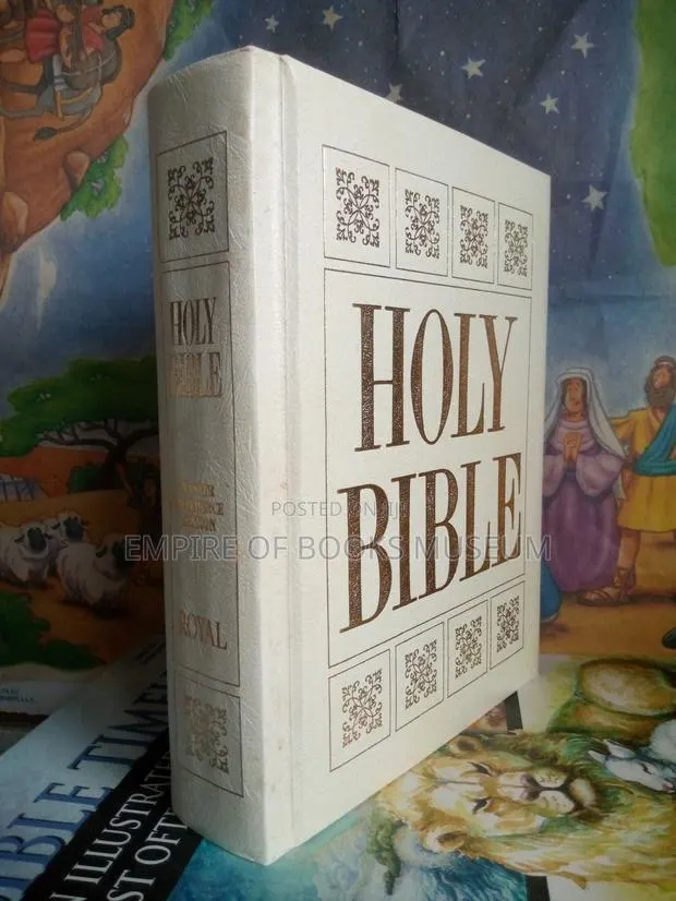 Family Holy Bible by Royal Publishing 1968 · Photo 1