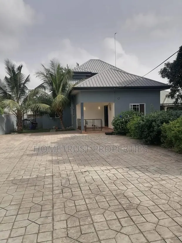 3bdrm House in Amasaman Satellite for sale · Photo 1