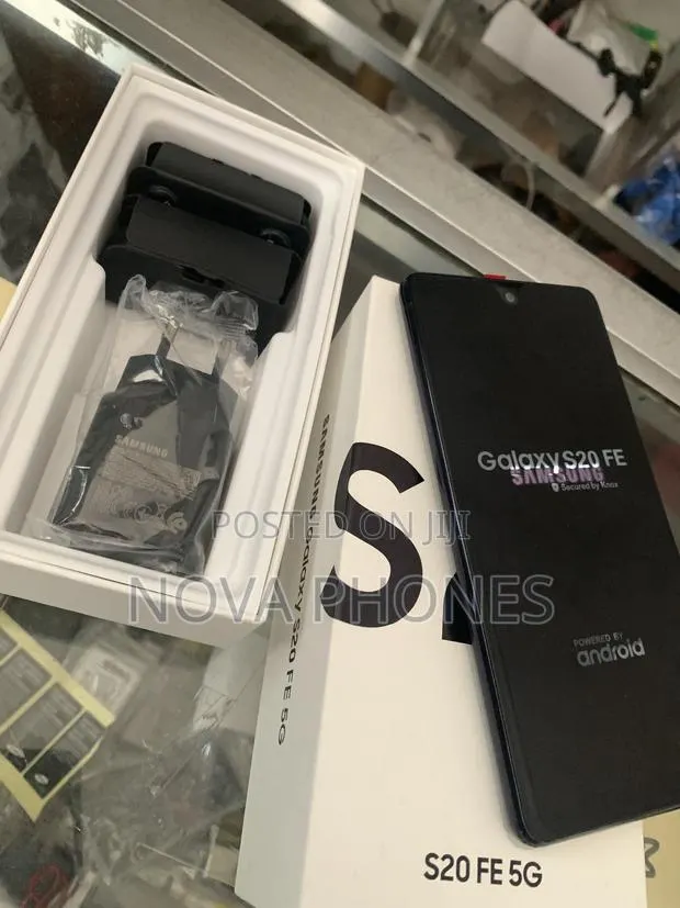 New Samsung Galaxy S20 FE 128 GB Black · Photo 1