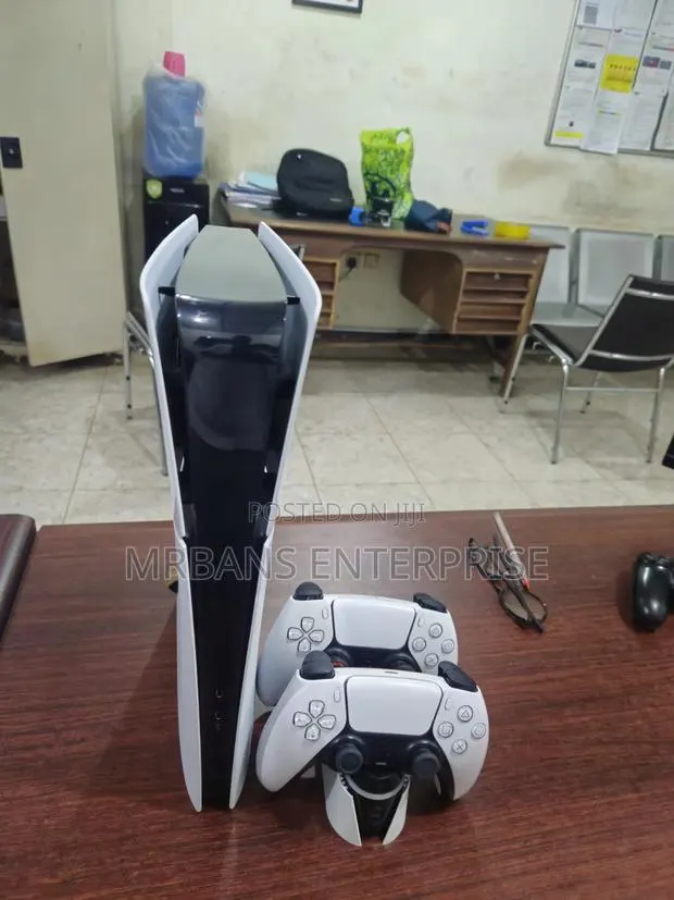 PlayStation 5 Slim Jailbreak 10 Games 2 Controllers & a Charging Dock · Photo 1