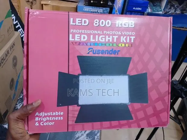 LED 800 RGB Professional Photo and Video Light · Photo 1