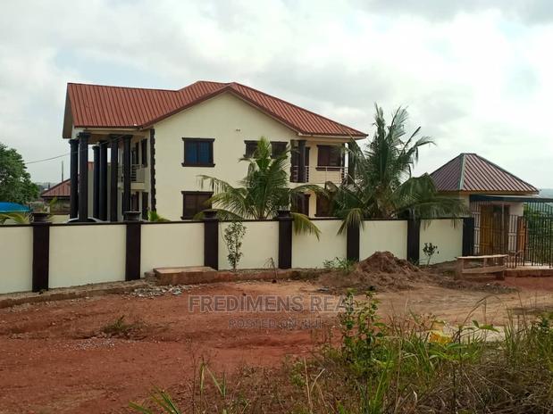 8bdrm House in Fredimens Real, Kumasi Metropolitan for Sale · Photo 3