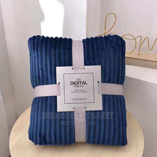 Stripped Cozy Blanket · Photo 1