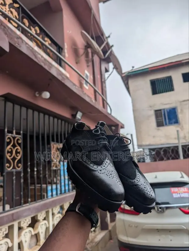 Official Dotted Shoe · Photo 4