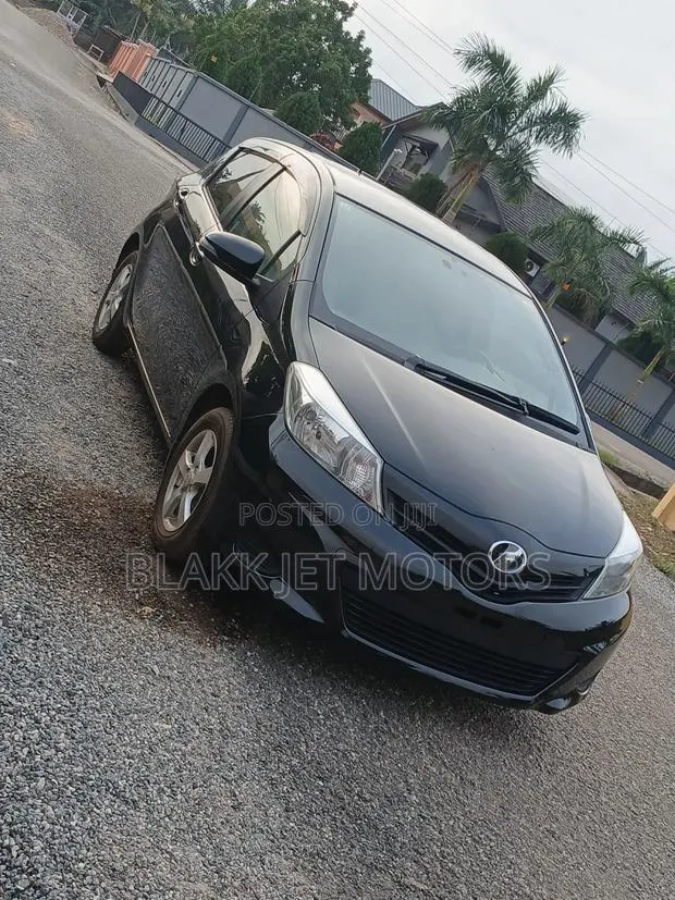 Toyota Vitz 2014 Black · Photo 1