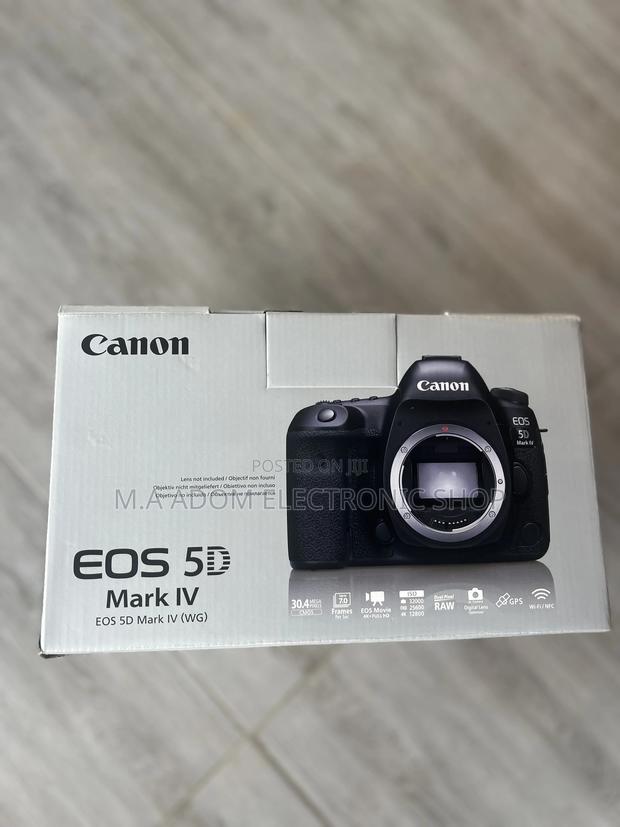 Canon Eos 5D Mark Iv With 24-105mm Lens · Photo 1