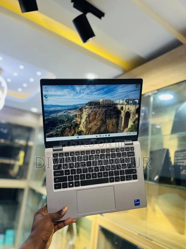 Laptop Dell Latitude 5320 32GB Intel Core I7 SSD 512GB · Photo 1