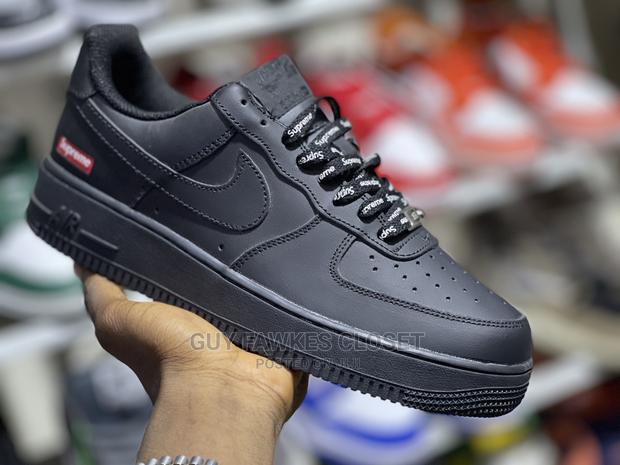 Nike Air Force 1 X Supreme · Photo 1