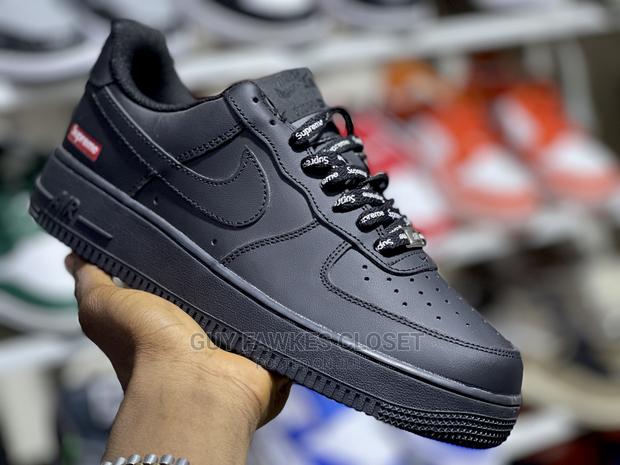 Nike Air Force 1 X Supreme · Photo 2