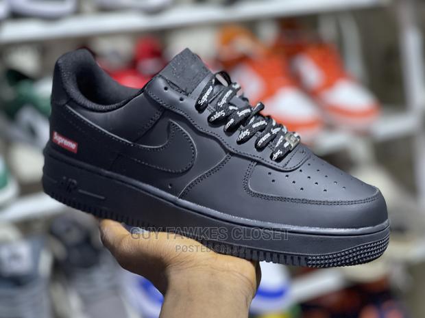 Nike Air Force 1 X Supreme · Photo 3