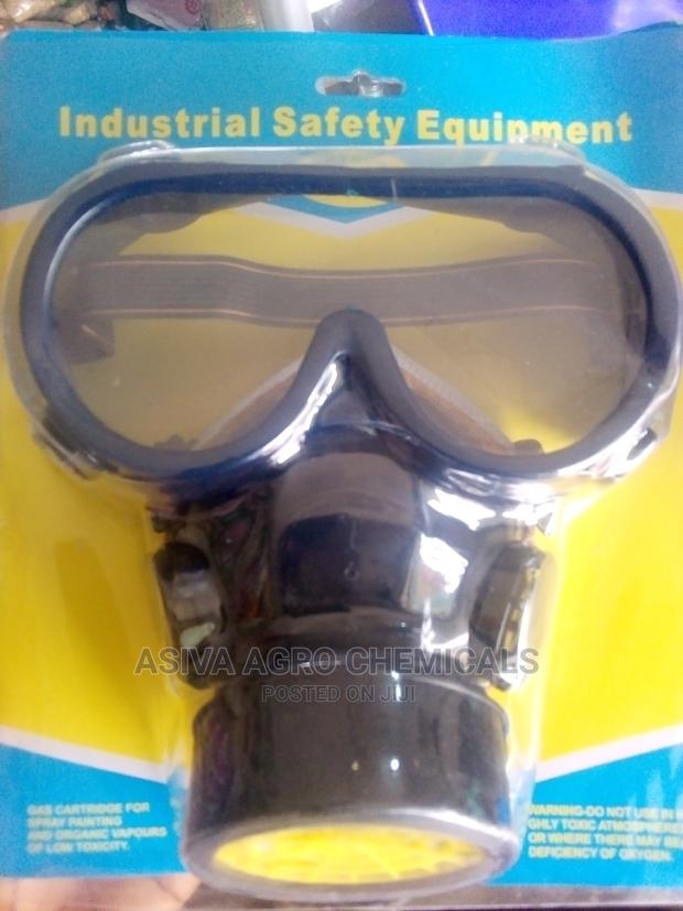 Industrial Mask And Goggles Set · Photo 1