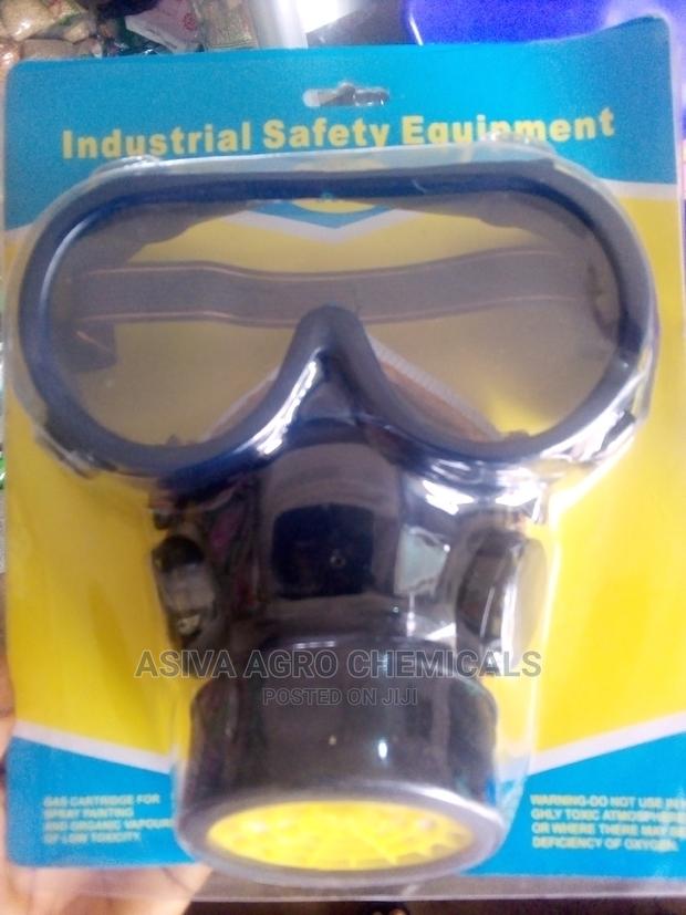 Industrial Mask And Goggles Set · Photo 2