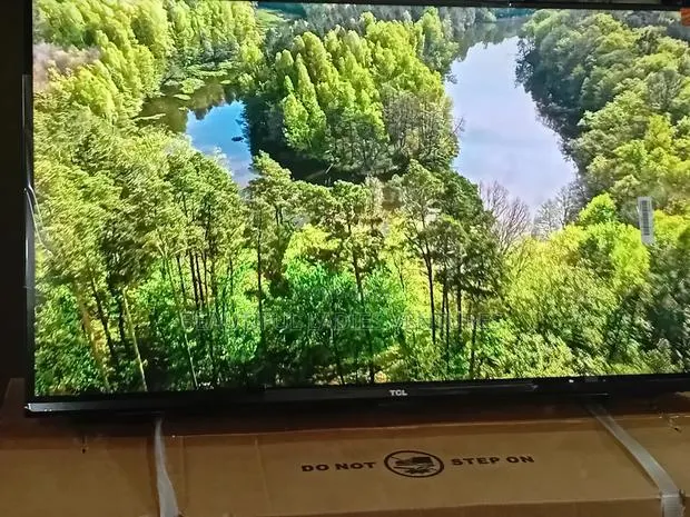 TCL 32” Hd Display Tv for Movies and Gaming · Photo 1