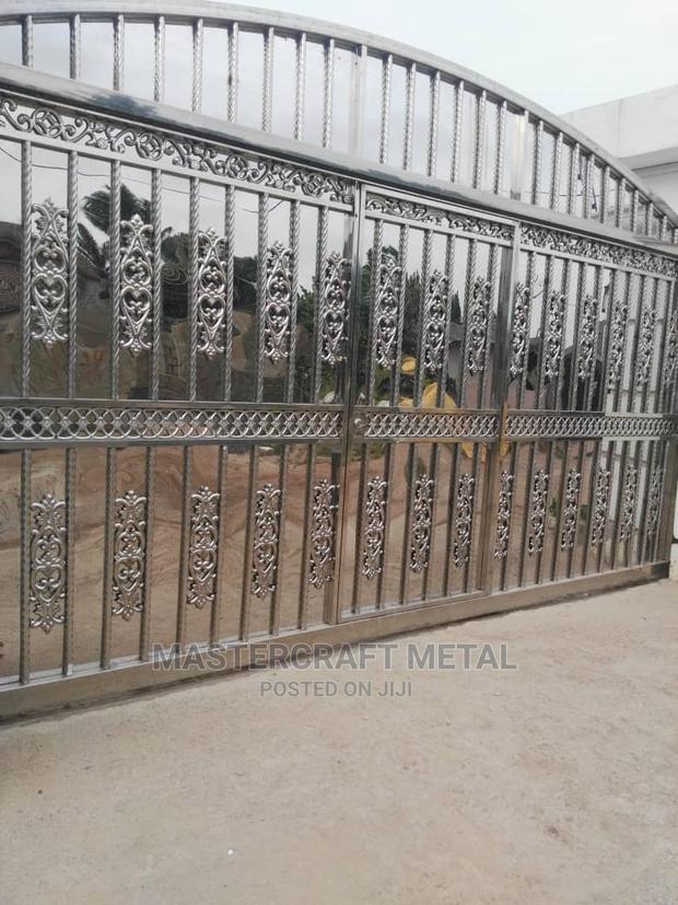 Metal Gate Stainless Steel · Photo 1