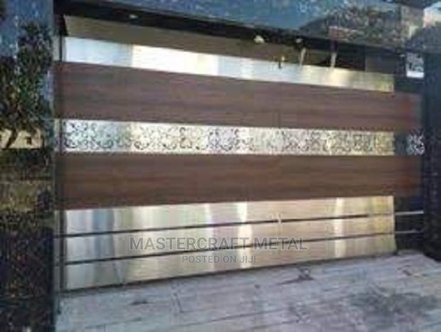 Gold Stainless Steel Gates | Stainless Steel Pushing · Photo 1