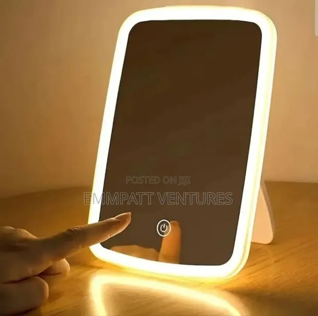 Rechargeable Led Portable Dressing Mirror · Photo 1