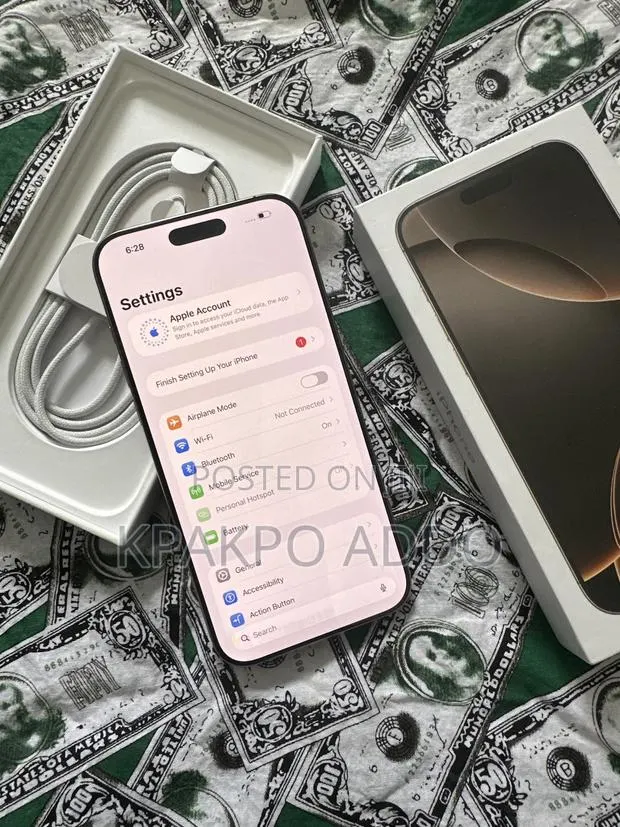 Apple iPhone 16 Pro Max 512 GB Gold · Photo 1