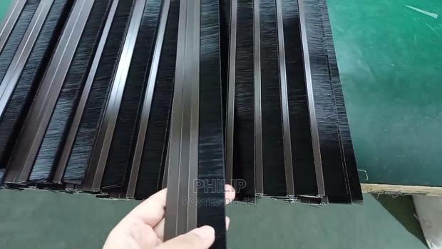 Door Sweeper Brush Seal · Photo 1