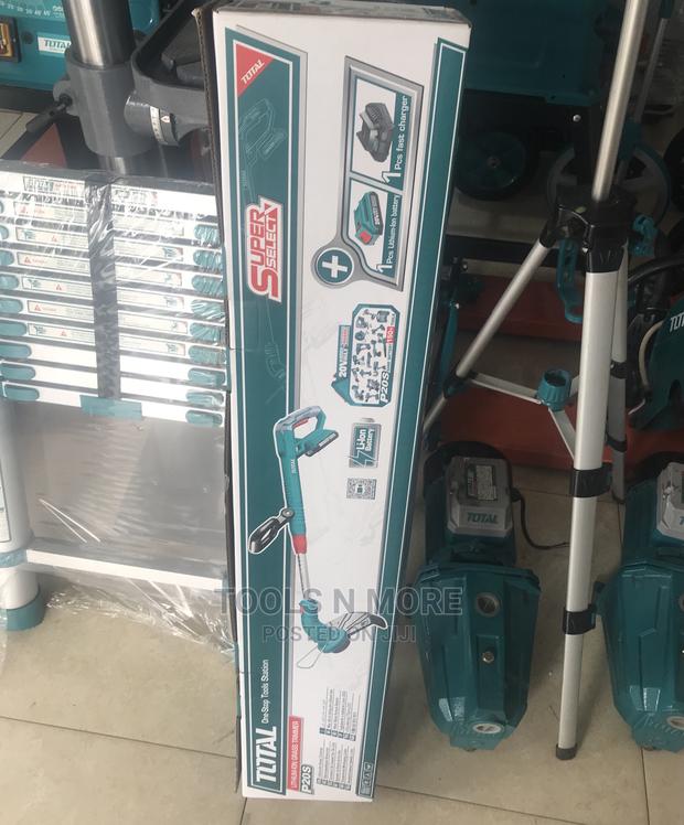 TOTAL Grass Trimmer (Battery Powered) · Photo 1