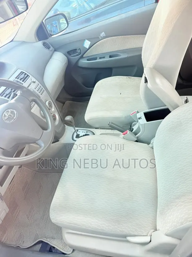 Toyota Belta 2012 Red · Photo 1
