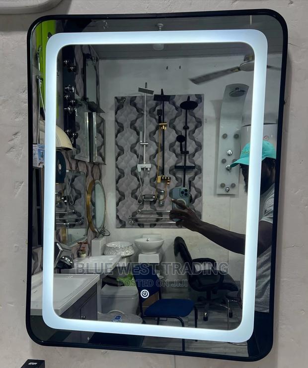 Black Frame LED Mirror · Photo 1