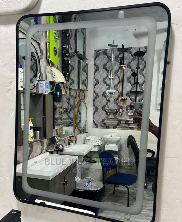 Black Frame LED Mirror · Photo 3
