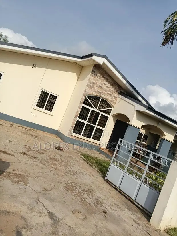 3bdrm House in Ghana Flag, Oyarifa for rent · Photo 1
