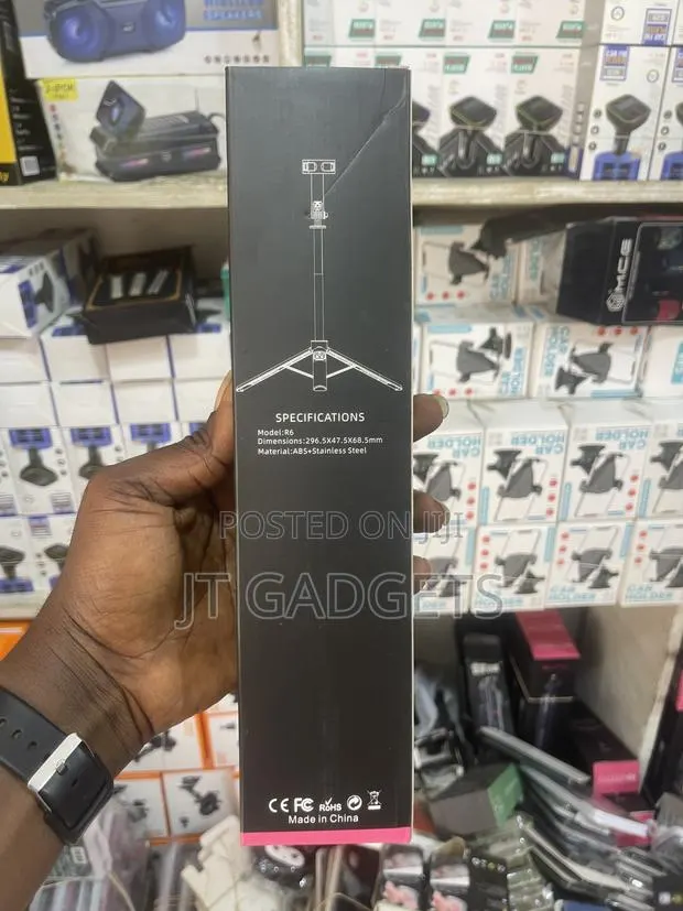 R6 Live Broadcast Selfie Stick — Wireless Tripod Stand · Photo 2