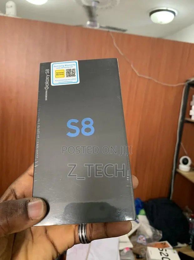 New Samsung Galaxy S8 64 GB Black · Photo 1