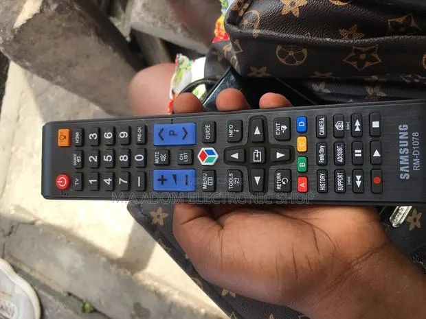 Samsung Smart Long Remote Black Very Quality and Affordable · Photo 1