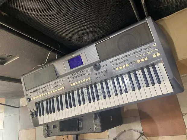 Yamaha PSR S670 Keyboard · Photo 1