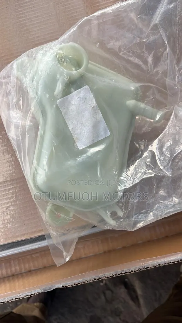 Honda Civic 2016 2017 2018 2019 2020-2022 Reservoir Bottle · Photo 1