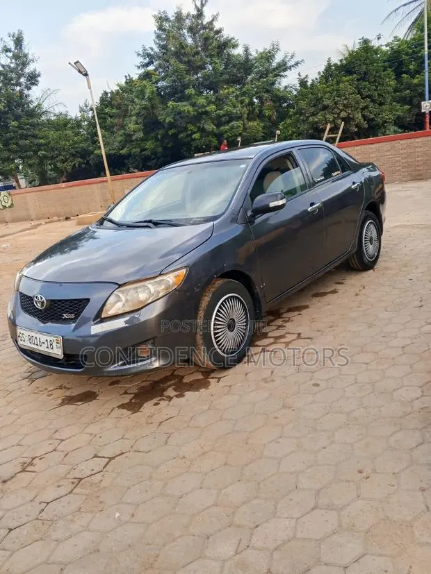 Toyota Corolla 2010 Gray · Photo 1