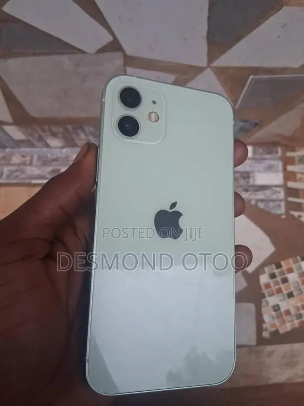 New Apple iPhone 12 128 GB Green · Photo 1