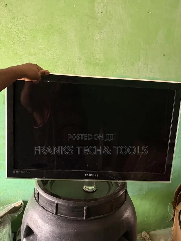 32-Inch Slim Full HD LED TV · Photo 1