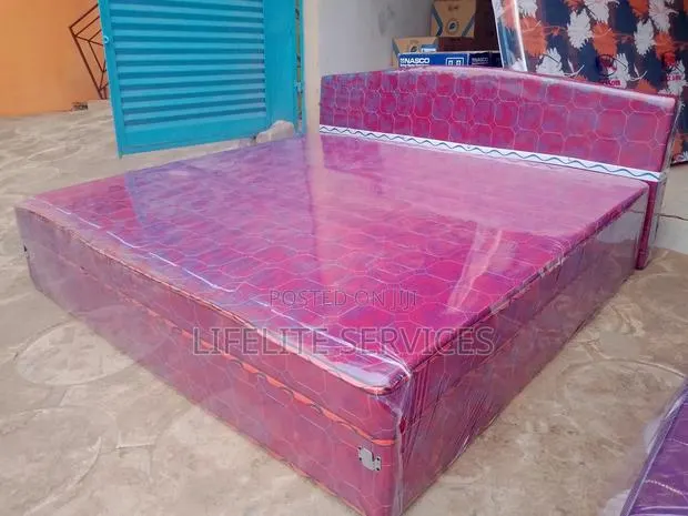 King Size Bed + Inbuilt Foam · Photo 1