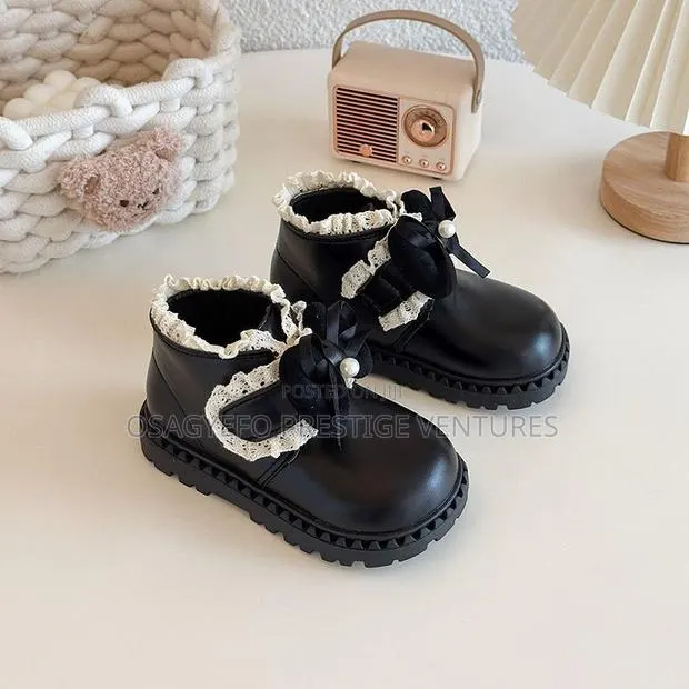 Elegant Girls’ Lace Ankle Boots · Photo 3