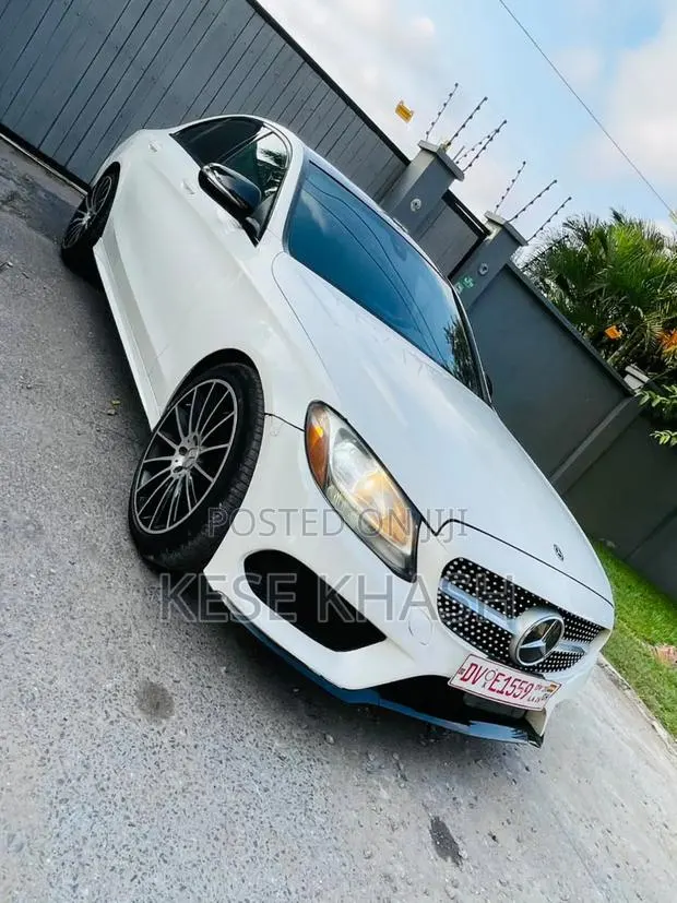 Mercedes-Benz C300 2017 White · Photo 1