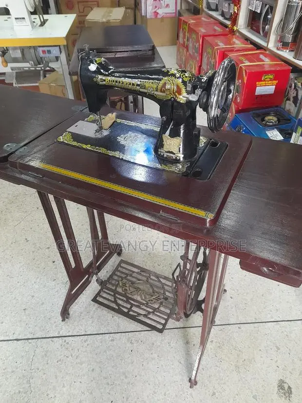 Brandnew Butterfly 3drawer Foot Machine · Photo 1