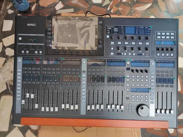 Behringer Wing 48-Channel Digital Mixer · Photo 1