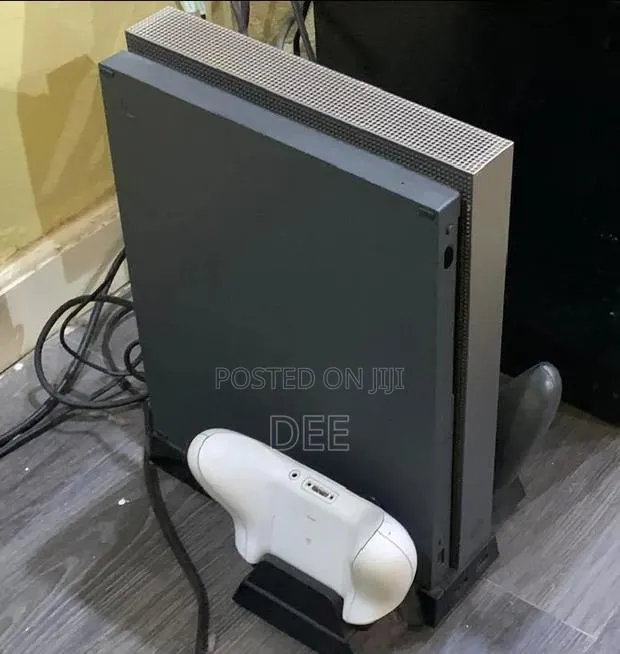Xbox One X · Photo 1