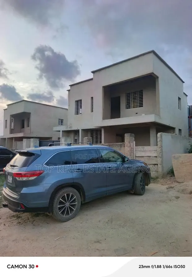 4bdrm Duplex in ,, Close To K. Boat, Dome for sale · Photo 1